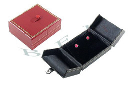 Classic Leatherette Earring Or Pendant Box 17775